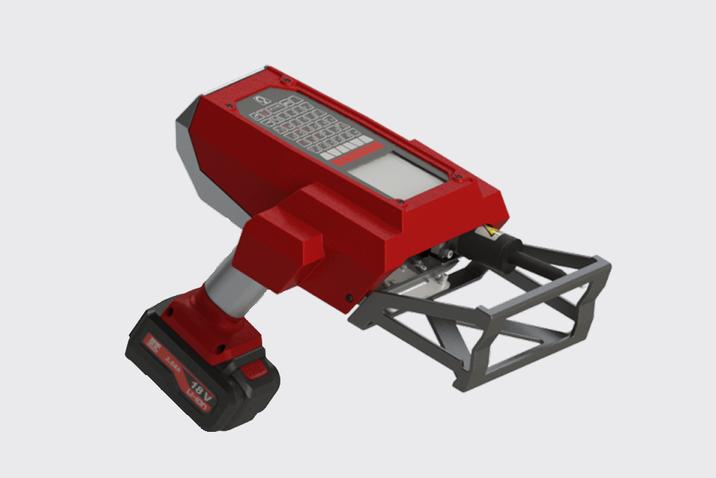 This portable engraving machine has the ability to be totally autonomous thanks to its integrated battery.
